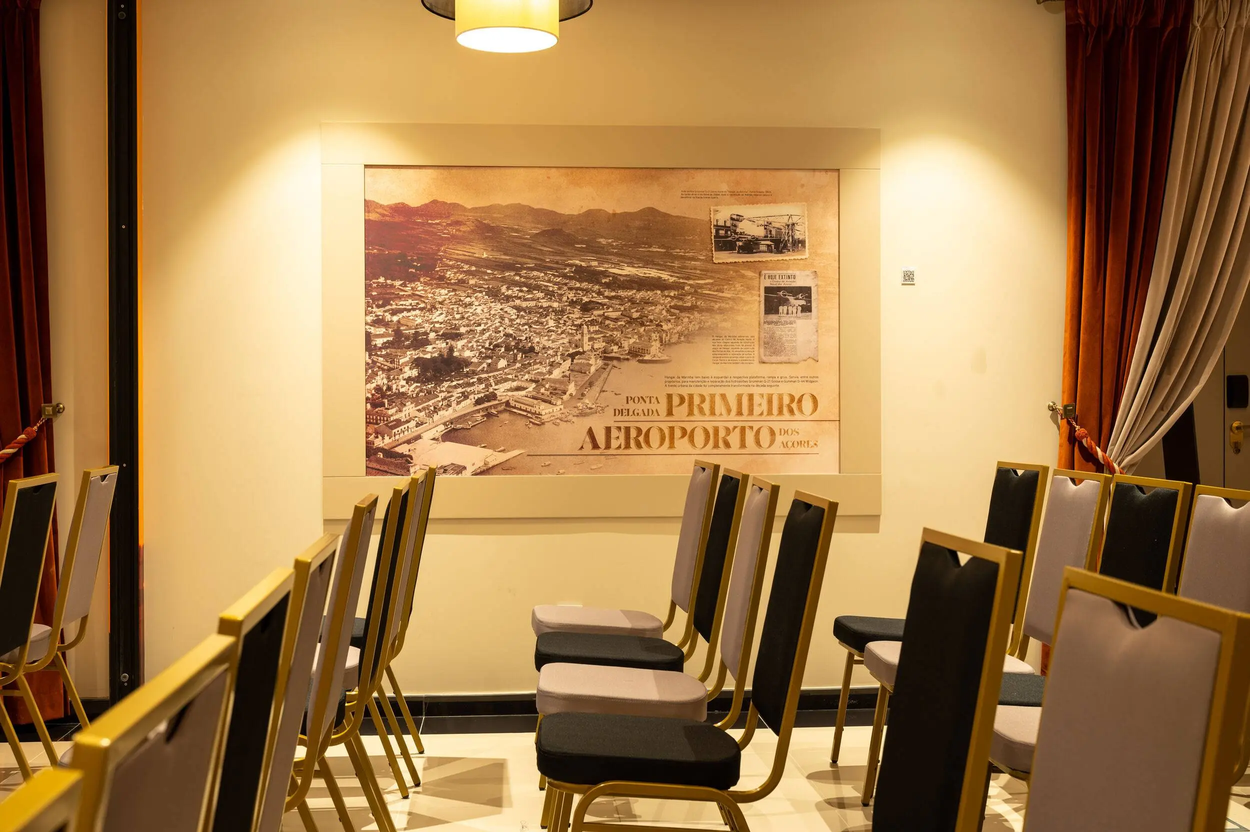 Hotel VG SMiguel Sala de Aviação 1