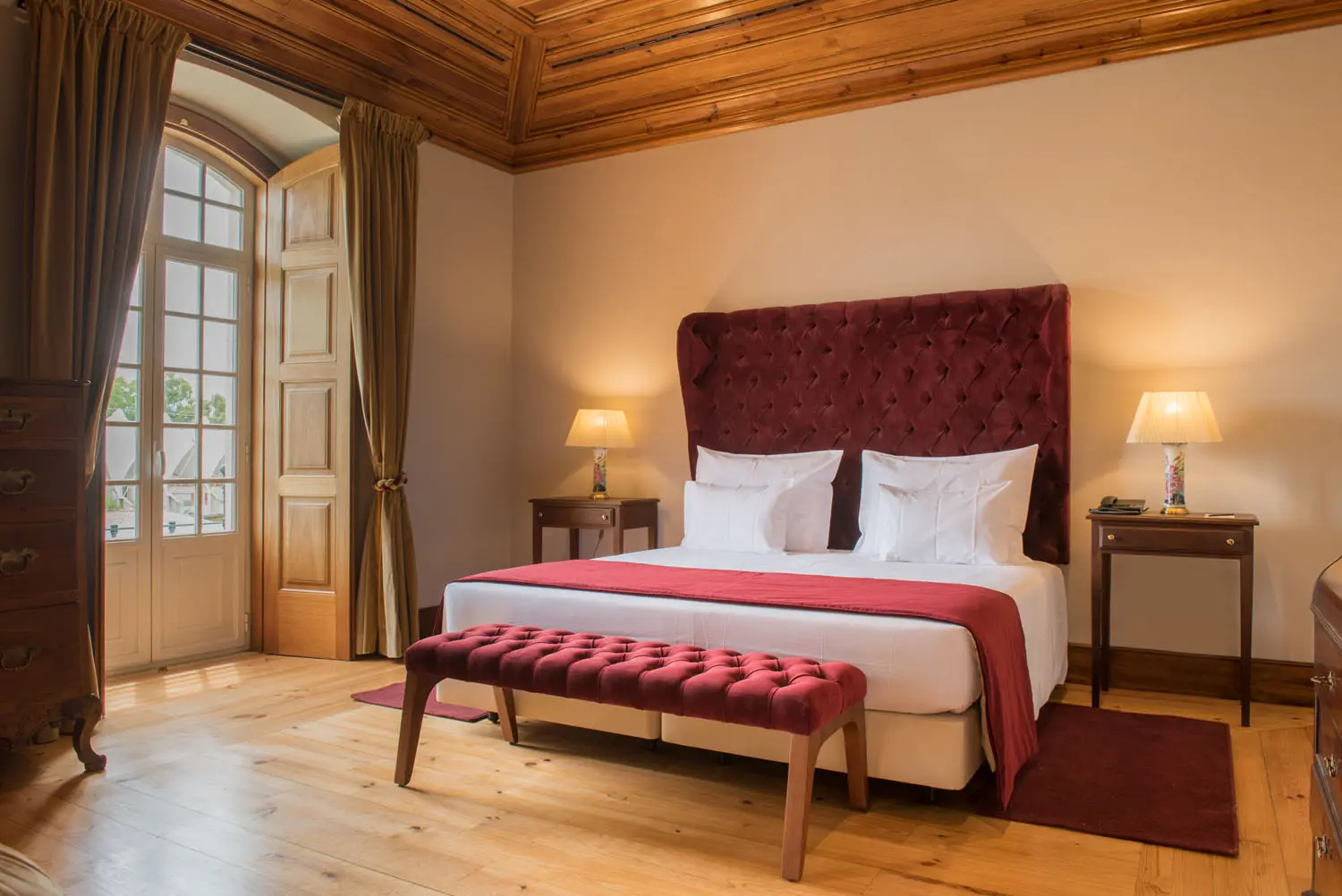 VG-Alter-Real-Quarto-Suite-Casa-D-Joao-V-5_Baixa